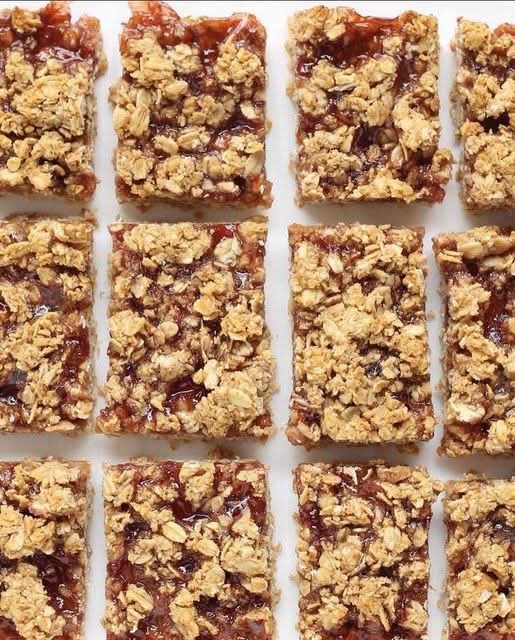 Skinny Raspberry Oatmeal Bars Recipe