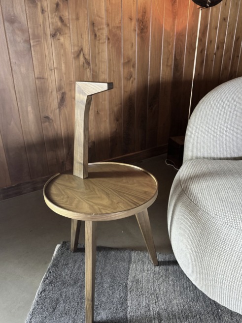 It Shouldn’t Work. But Somehow, It’s Perfect – The Story of the Franco Albini Cicognino Side Table